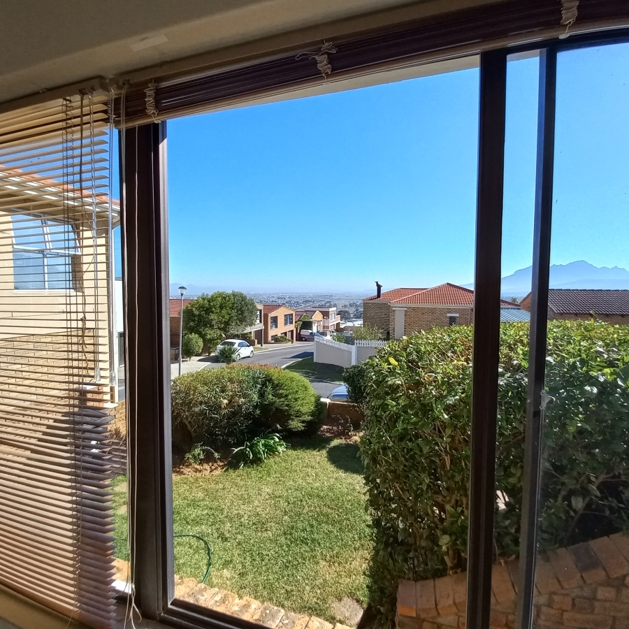 To Let 3 Bedroom Property for Rent in Mountainside Western Cape